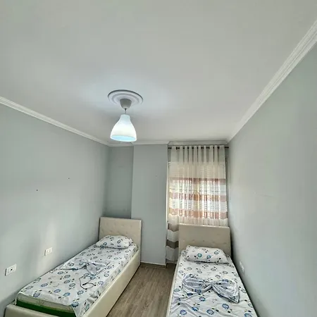 شقة Apartamant 2 Bedroom تيرانا